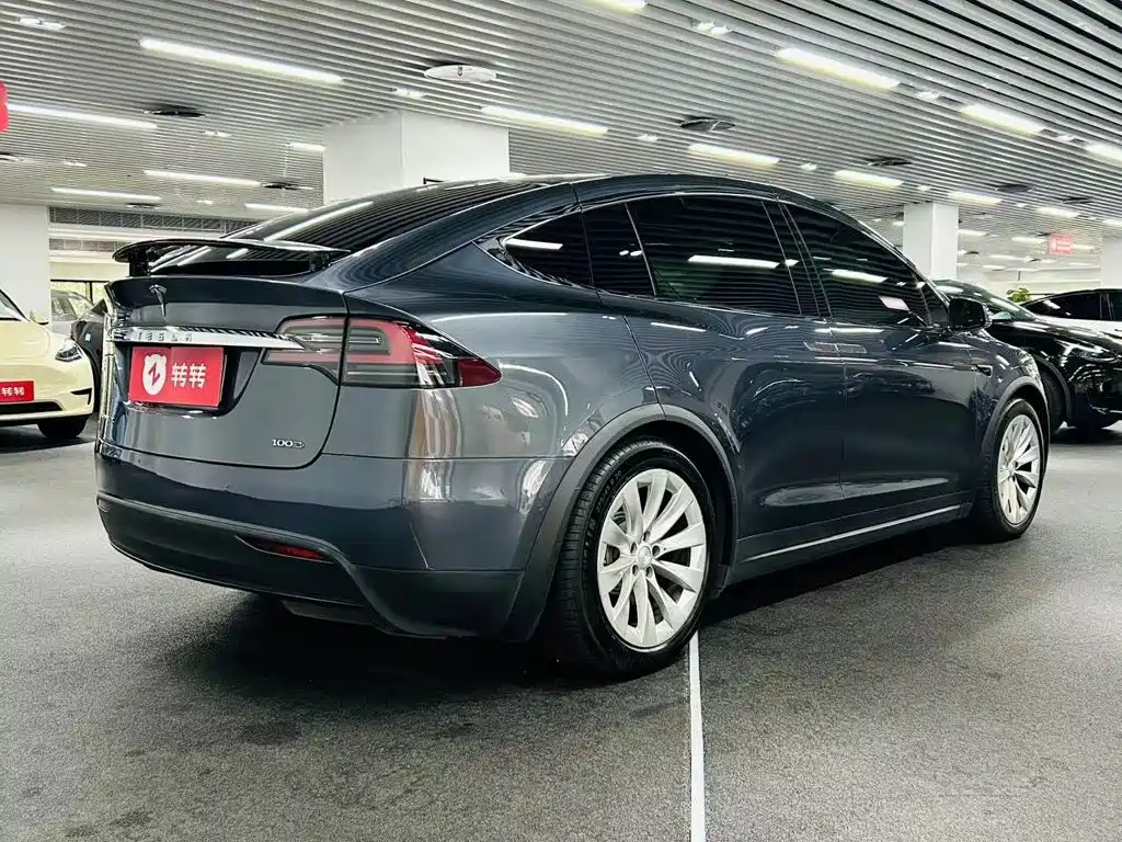 Tesla Model X 2018 — фото 4