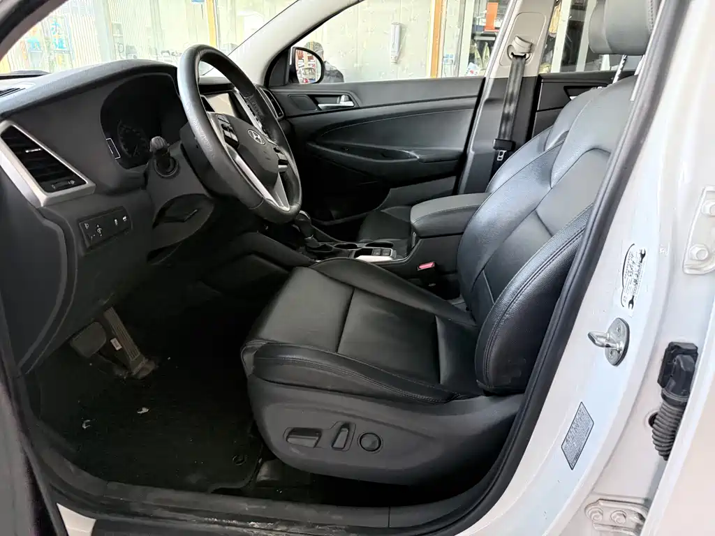 Hyundai Tucson 2017 — фото 9