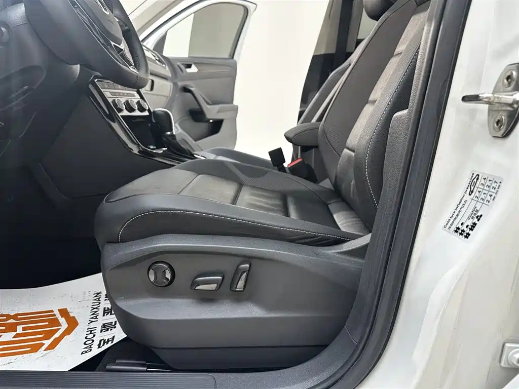 Volkswagen T-Roc 2023 — фото 23