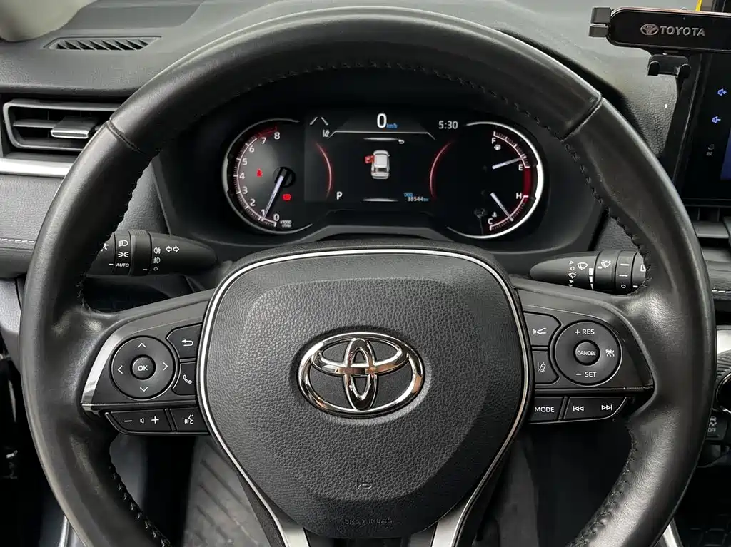 Toyota RAV4 2022 — фото 17