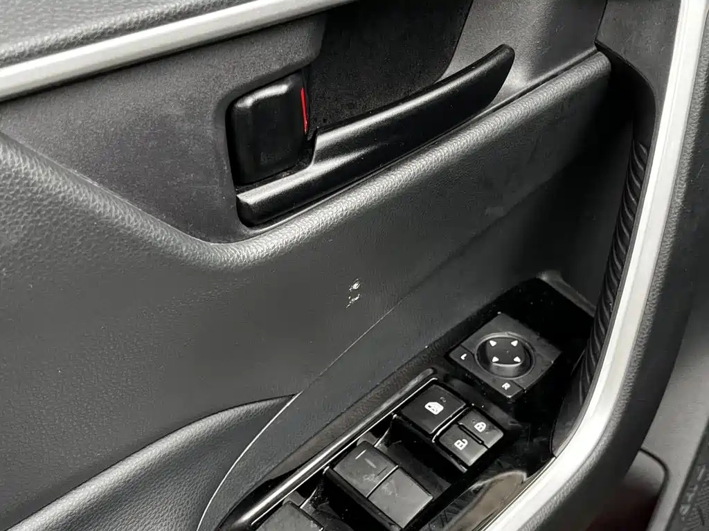 Toyota RAV4 2025 — фото 16
