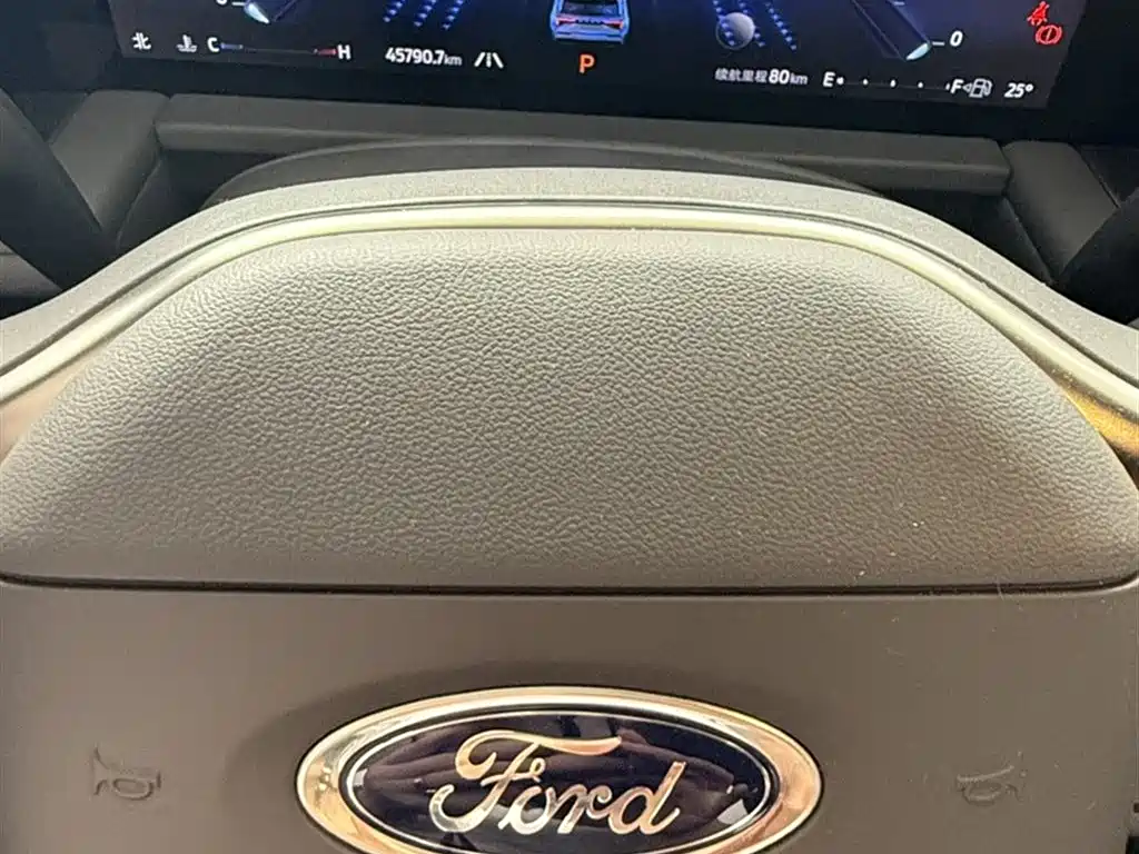 Ford Edge 2023 — фото 17