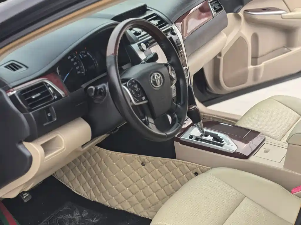 Toyota Camry 2013 — фото 11
