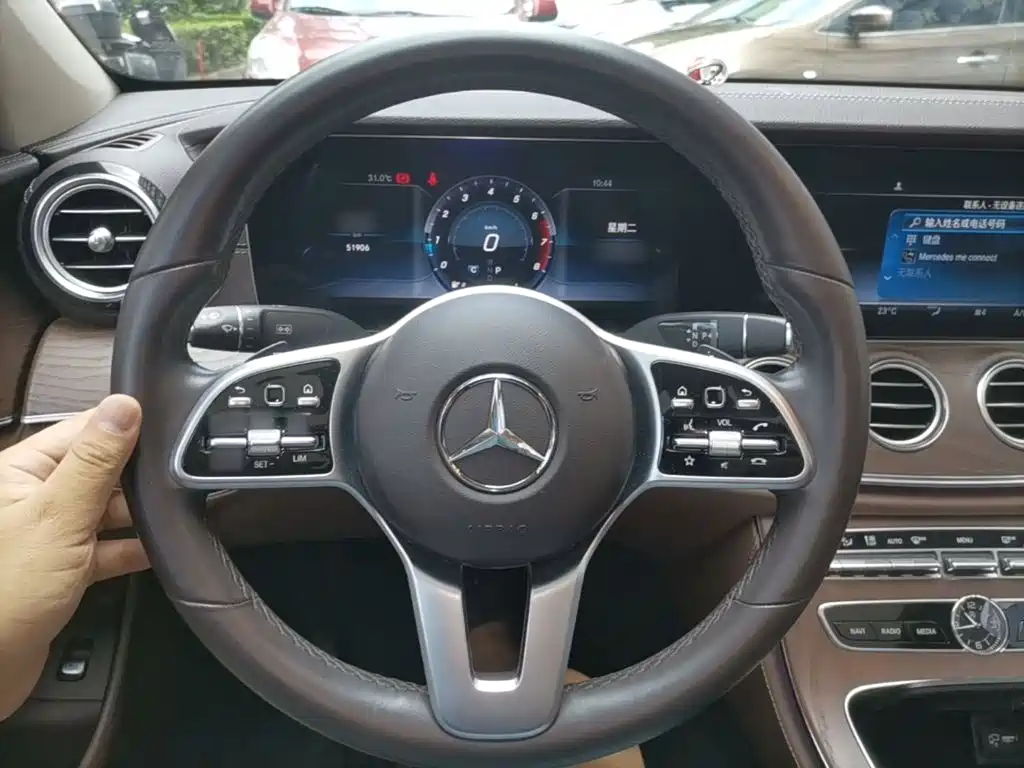 Mercedes-Benz E-Class 2020 — фото 11