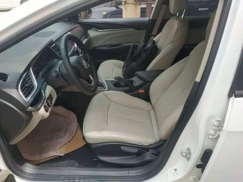 Buick Excelle 2017 — фото 15