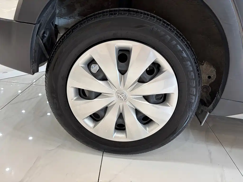 Toyota Yaris L 2022 — фото 17