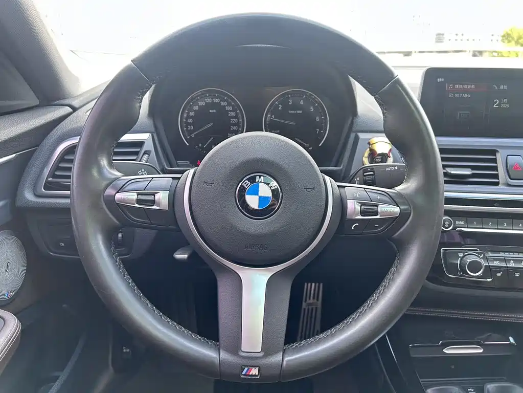 BMW 1 Series 2020 — фото 17