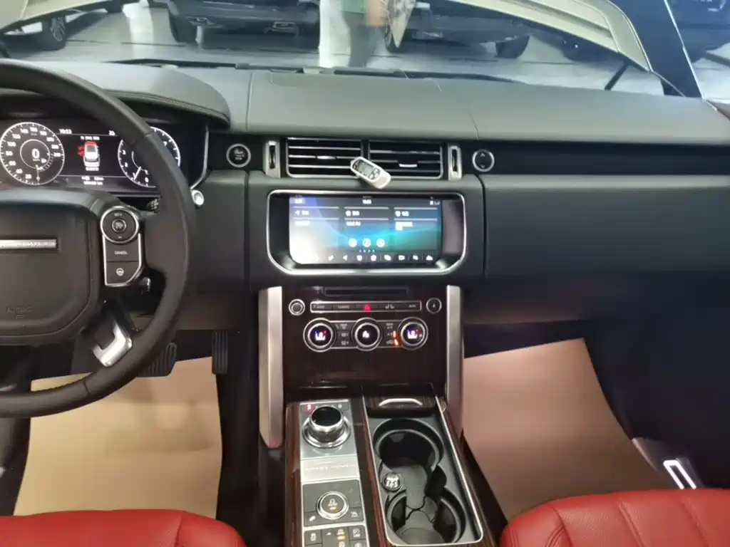 Land Rover Range Rover 2018 — фото 13