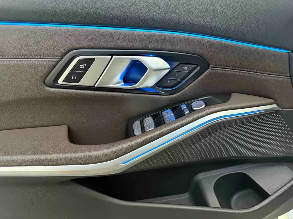 BMW 3 Series 2023 — фото 10