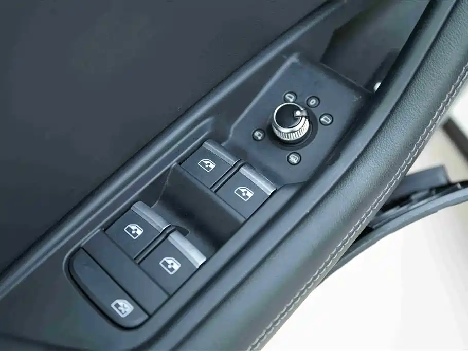 Audi A4L 2023 — фото 11