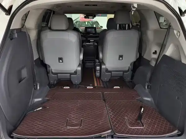 Toyota Granvia 2024