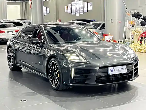 Porsche Panamera 2025