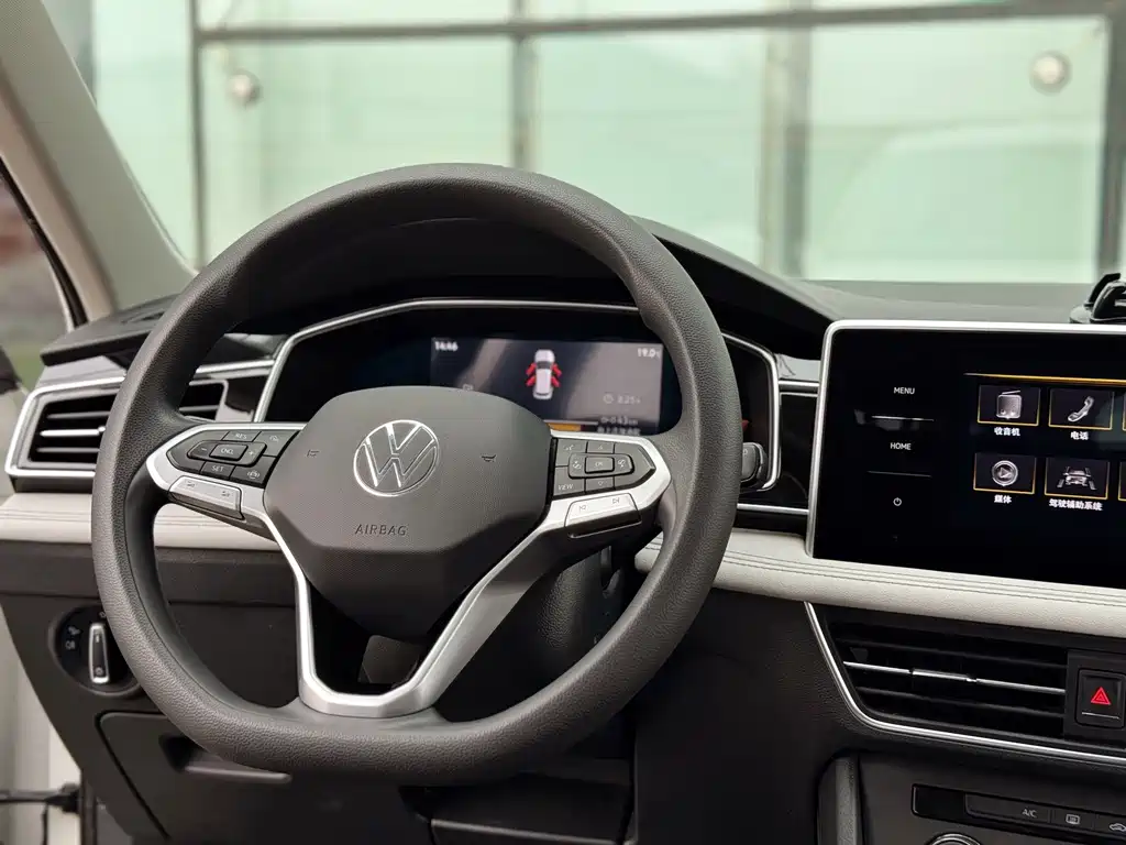 Volkswagen Tiguan L 2022 — фото 14