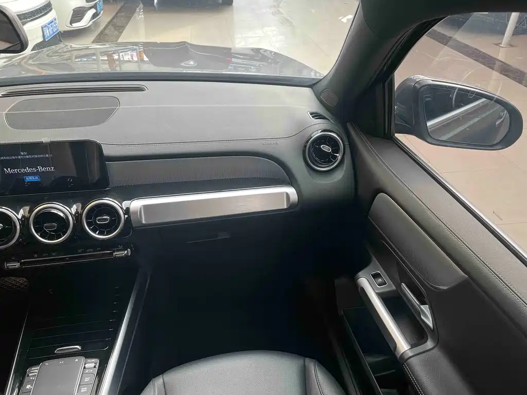 Mercedes-Benz GLB 2023 — фото 14