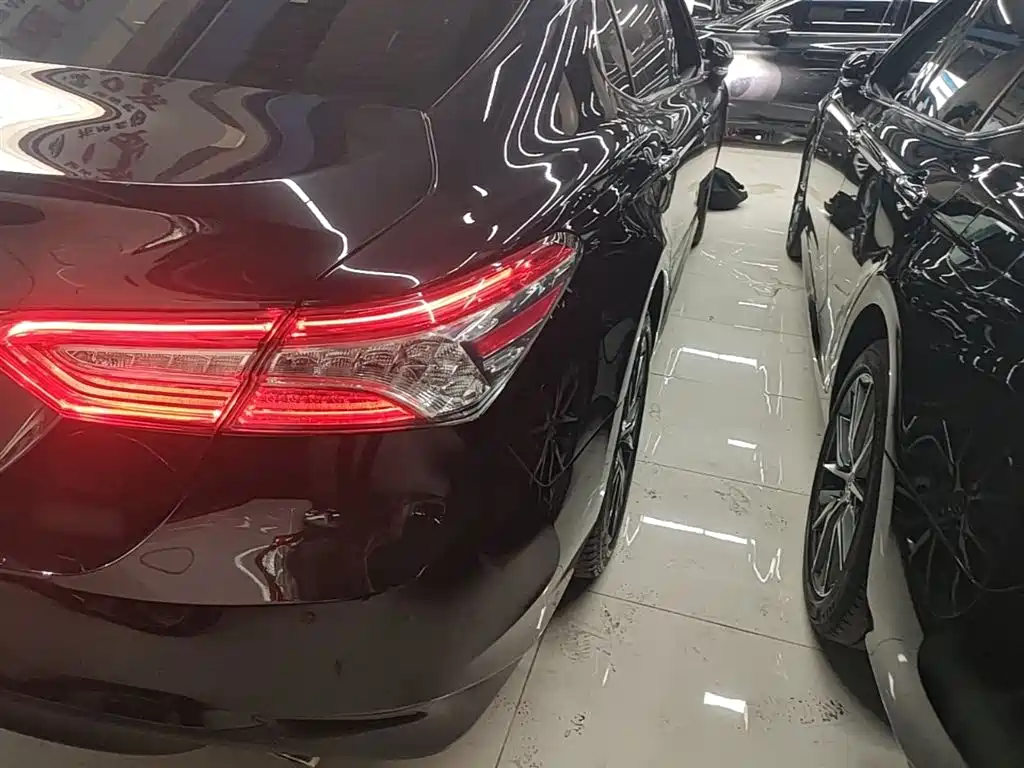 Toyota Camry 2023 — фото 8