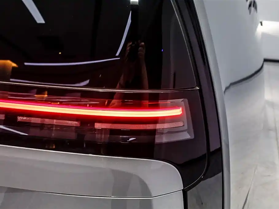 Li Auto Li MEGA 2025