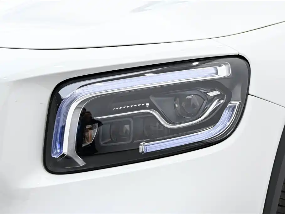 Mercedes-Benz GLB AMG 2023 — фото 9