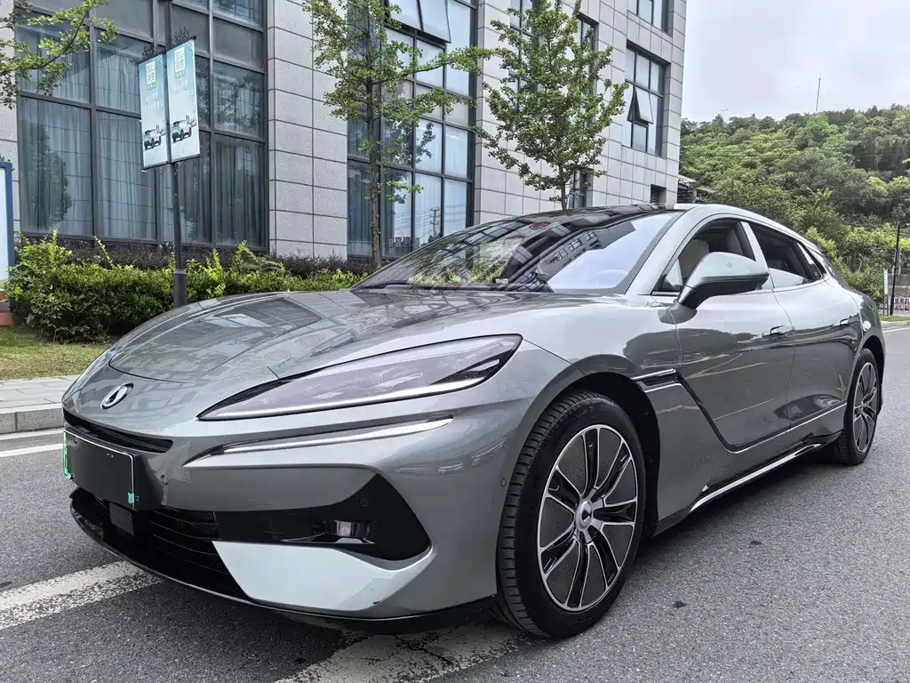 Denza Z9GT 2025