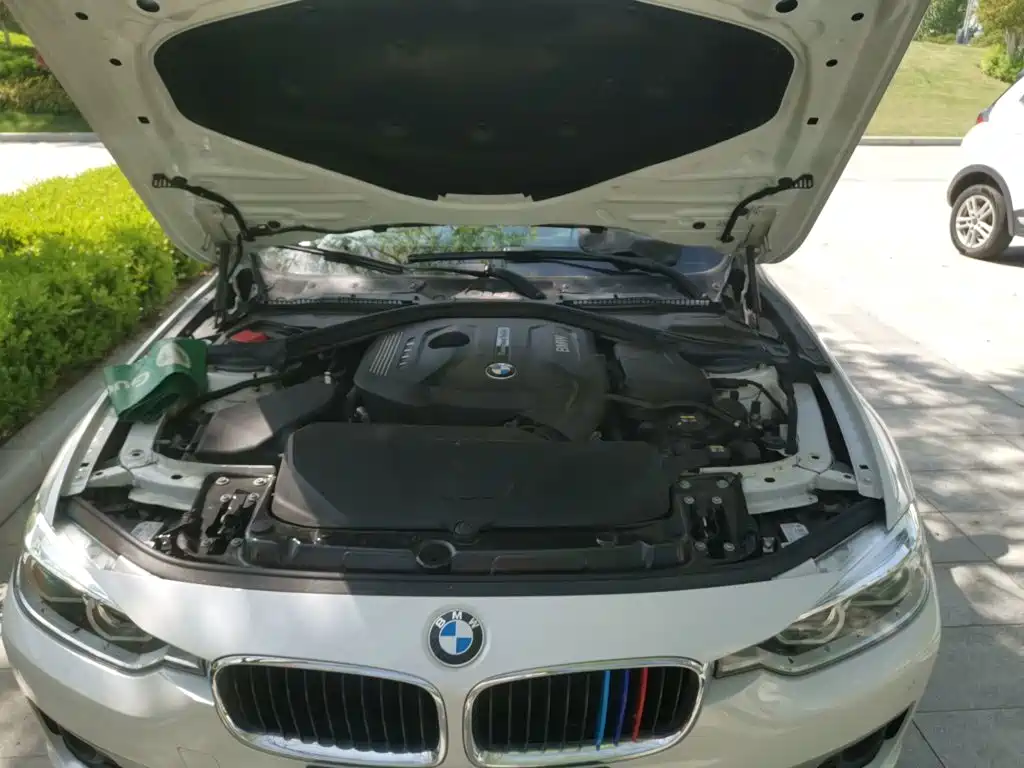 BMW 3 Series 2019 — фото 11