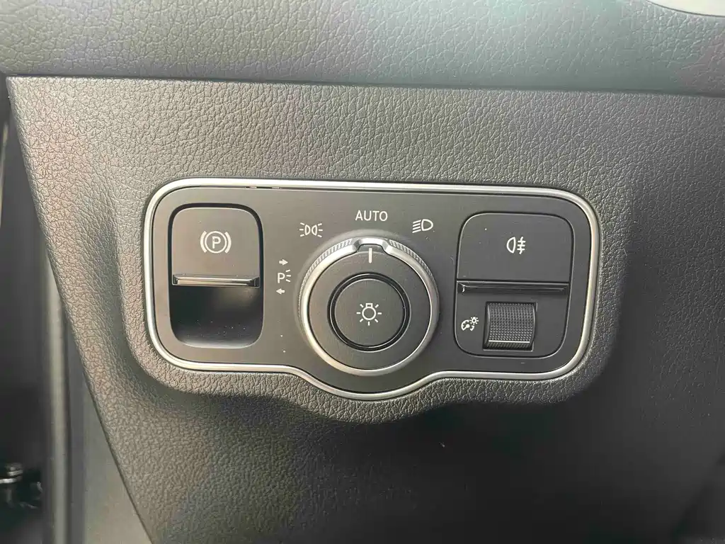 Mercedes-Benz GLB 2023 — фото 19