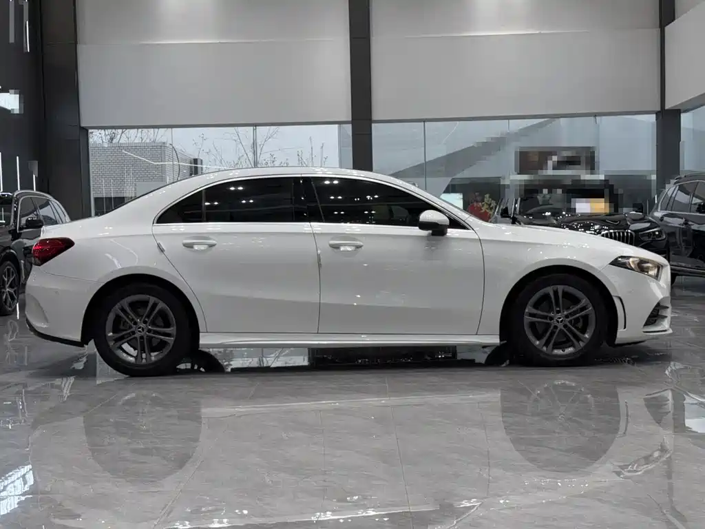 Mercedes-Benz A-Class 2021 — фото 10