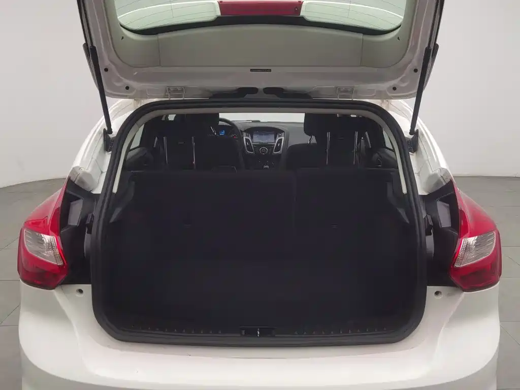 Ford Focus 2015 — фото 16