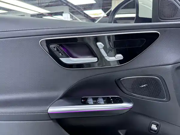 Mercedes-Benz C-Class 2025