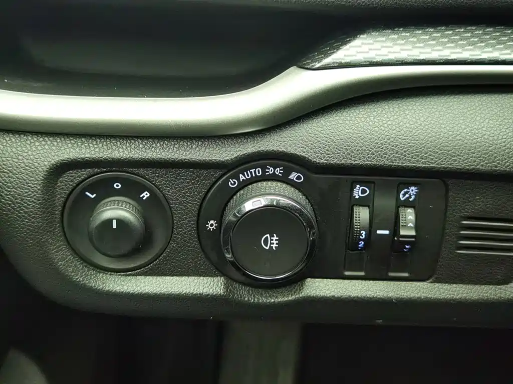 Buick Excelle 2019 — фото 21