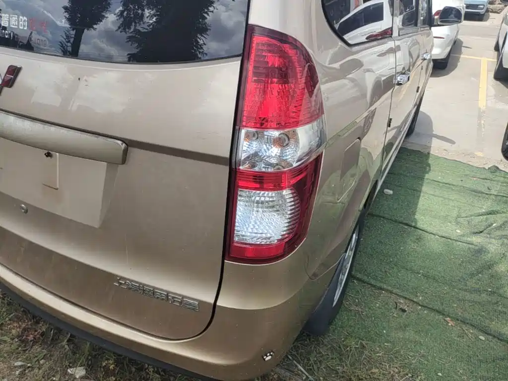 Wuling Hongguang 2015 — фото 24