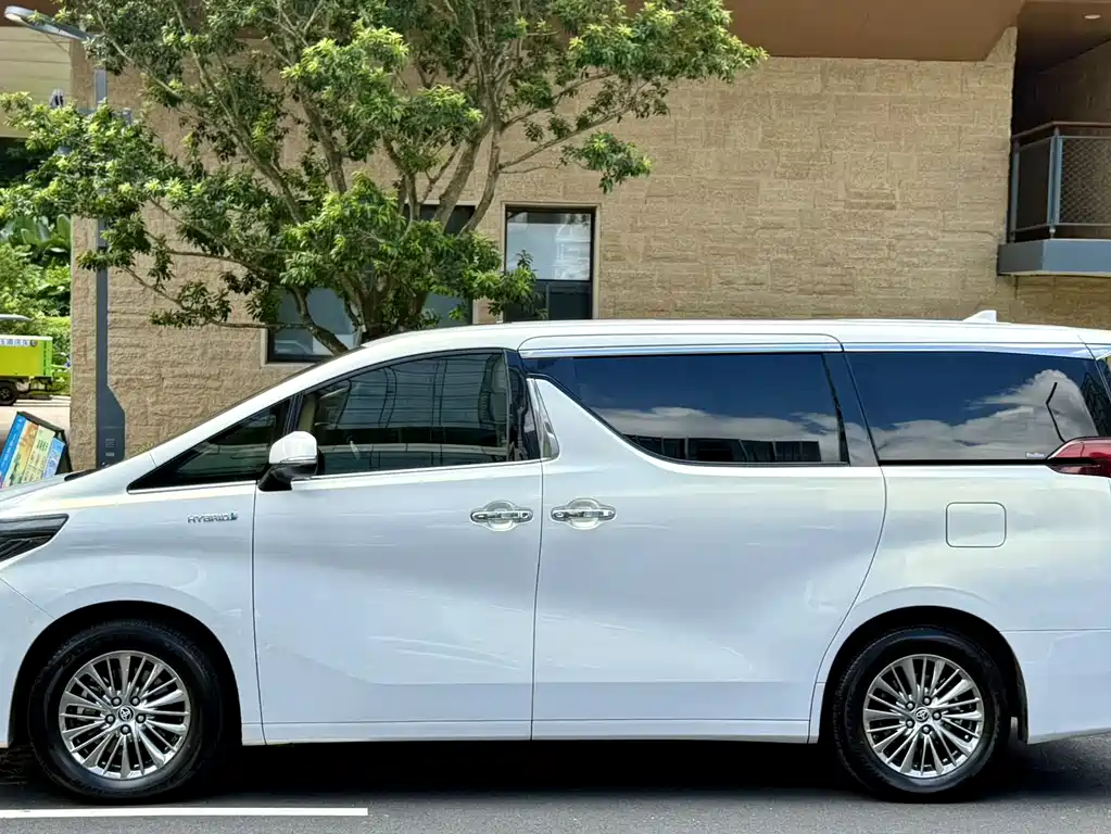 Toyota Alphard 2022