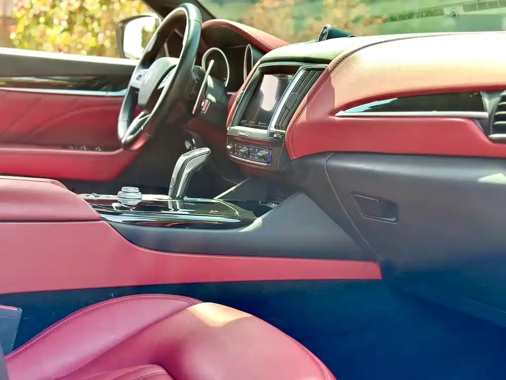 Maserati Levante 2020 — фото 11