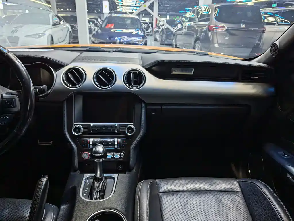 Ford Mustang 2019 — фото 17