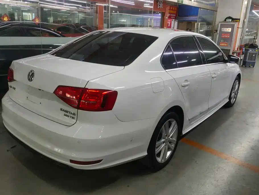 Volkswagen Sagitar 2018