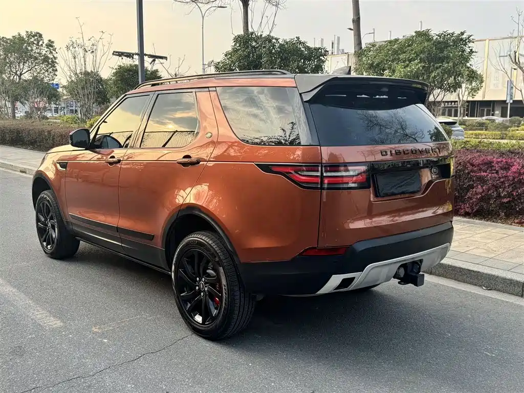 Land Rover Discovery 2017 — фото 9