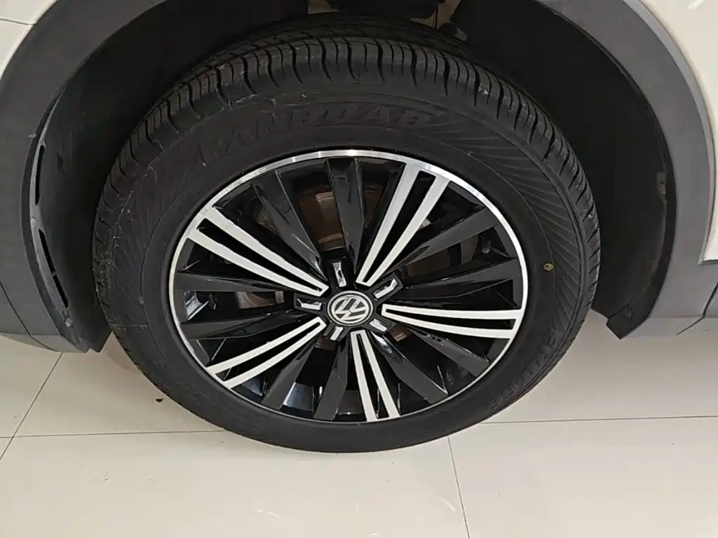 Volkswagen Tiguan L 2020 — фото 23