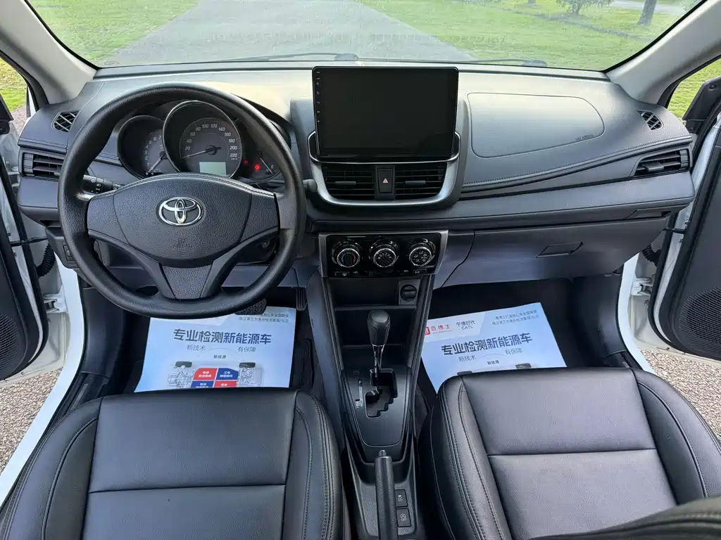 Toyota Yaris L 2022 — фото 11