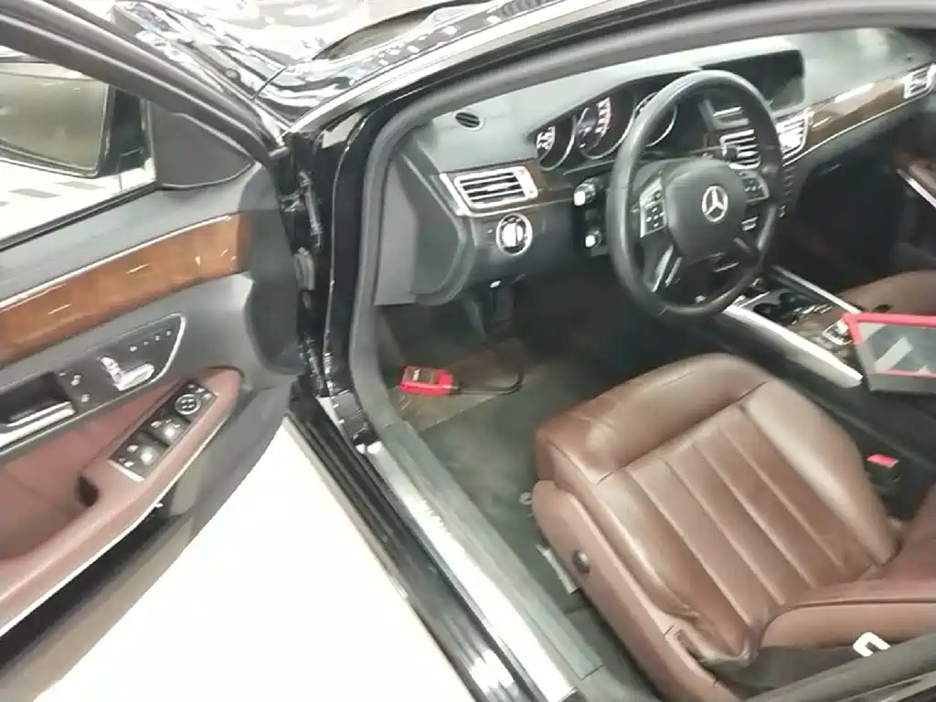 Mercedes-Benz E-Class 2015 — фото 16