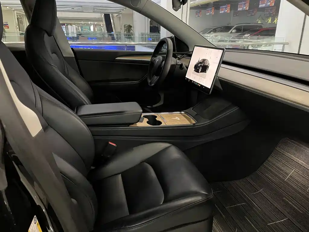 Tesla Model Y 2022 — фото 10