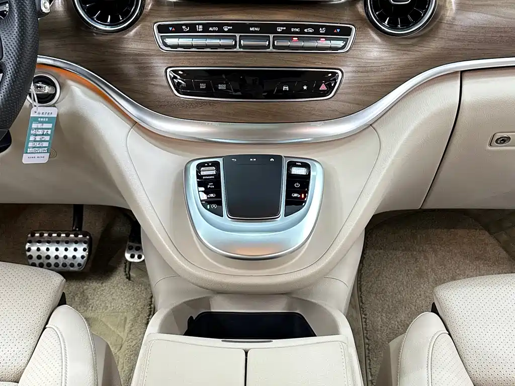 Mercedes-Benz V-Class 2023 — фото 16