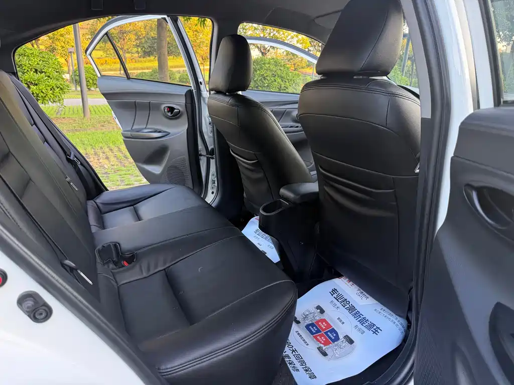 Toyota Yaris L 2022 — фото 14