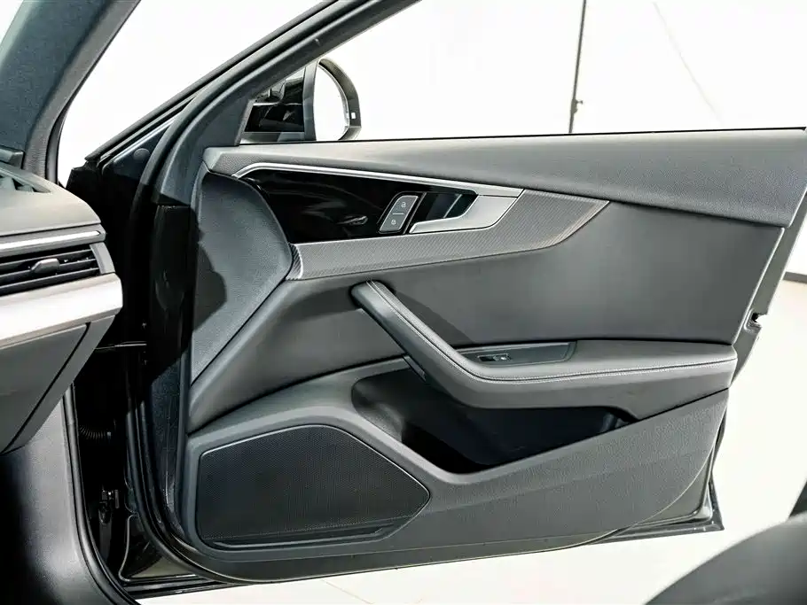 Audi A4L 2023 — фото 15