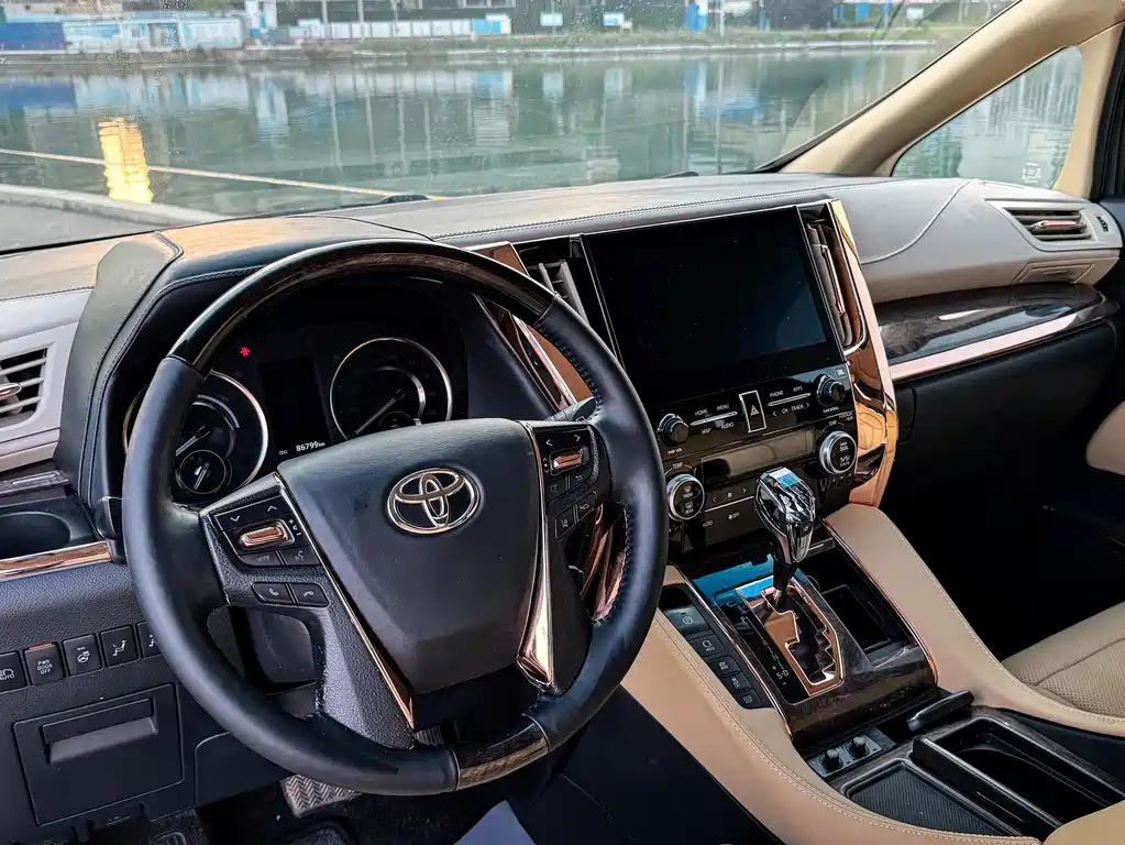 Toyota Alphard 2023 — фото 11