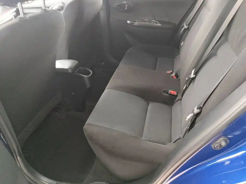 Toyota Yaris L 2018 — фото 13