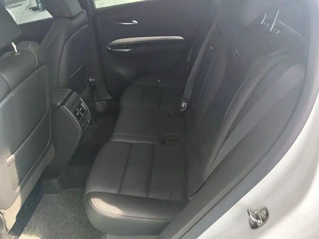 Cadillac XT4 2023 — фото 13