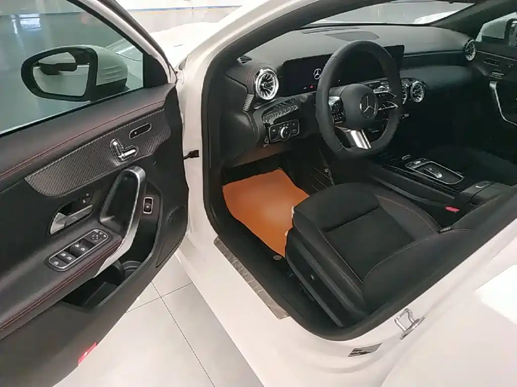 Mercedes-Benz A-Class 2025 — фото 16