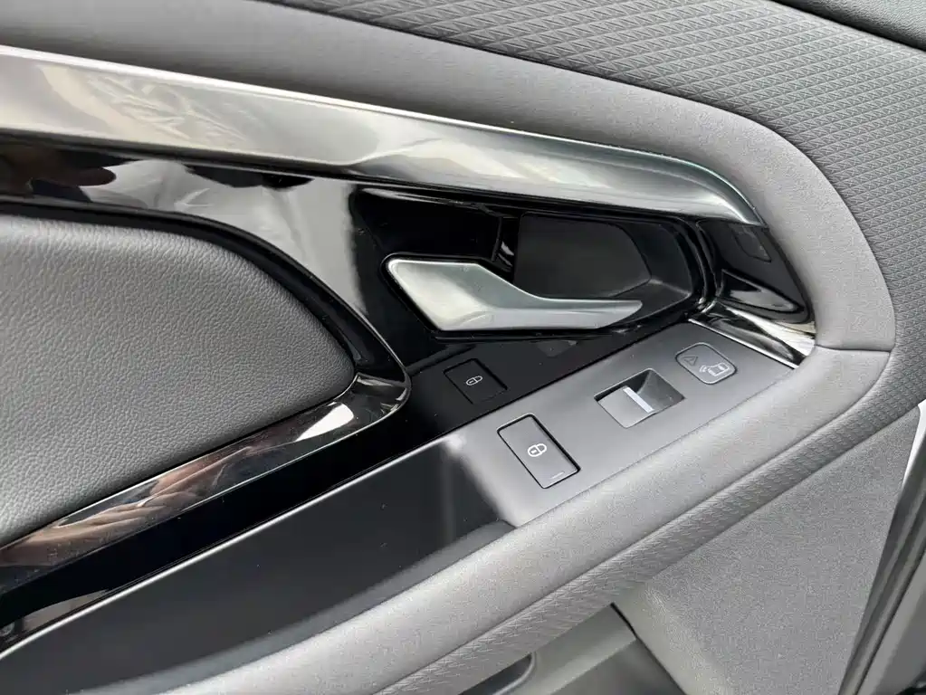 Land Rover Evoque 2021 — фото 16