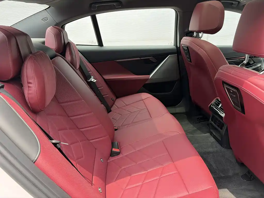BMW i5 2025 — фото 10