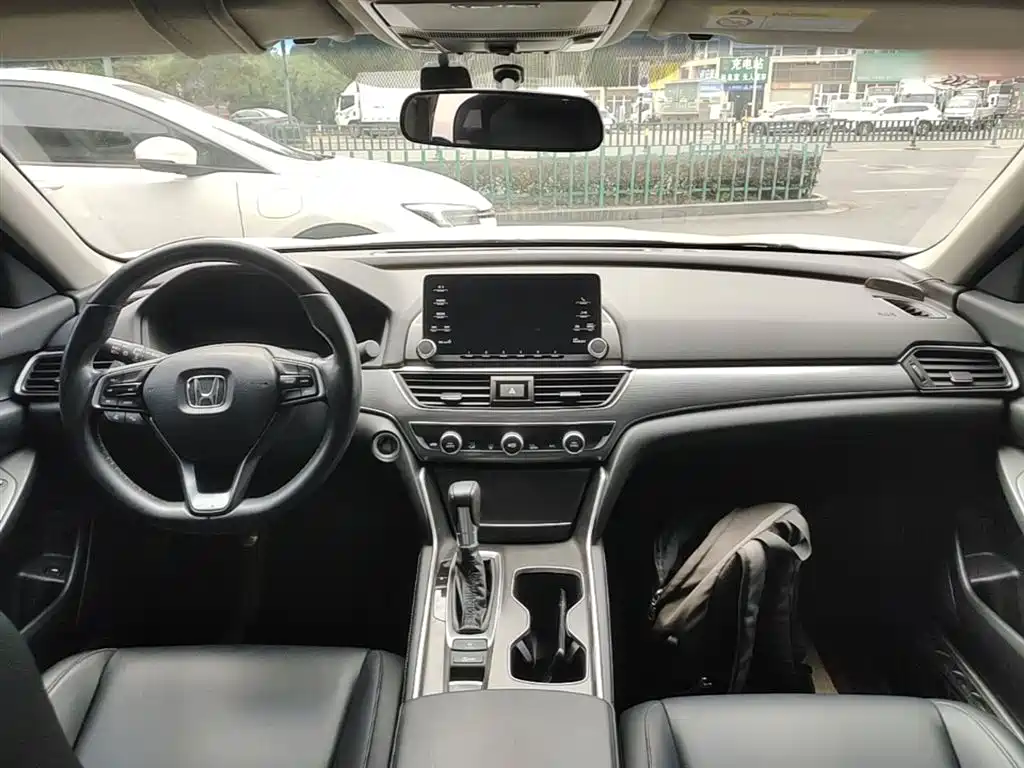 Honda Accord 2019 — фото 10
