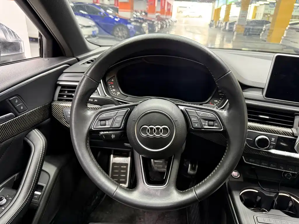 Audi A4L 2019 — фото 13