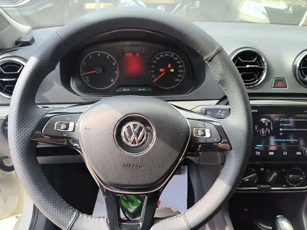 Volkswagen Jetta 2019 — фото 11